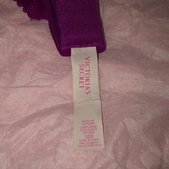 32B VS Bra - Lined Demi Body by Victoria - Picture 3 of 3